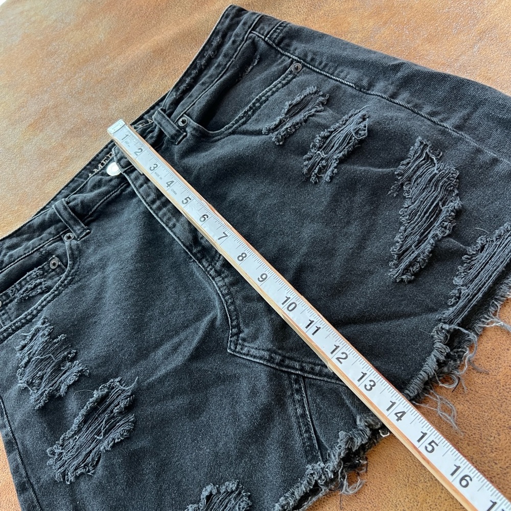 American Eagle Outfitters Black denim jeans distressed Mini Skirt. Size 6 - Picture 8 of 8